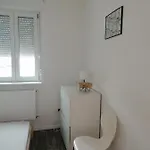 Floda Haz Lägenhet Sopron