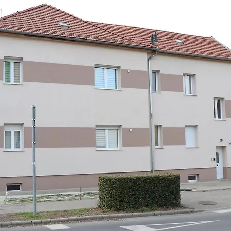 アパート Floda Haz ショプロン